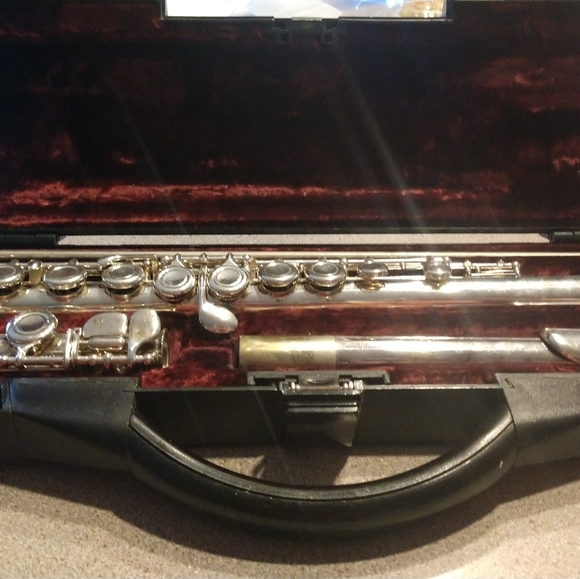 Flute - Picture 1 of 4